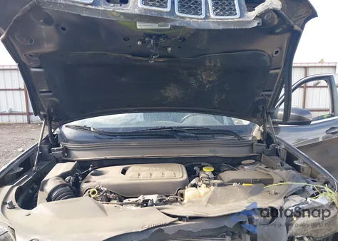 2019 Jeep Cherokee Latitude Plus 4X4 from USA, damaged, VIN 1C4PJMLN2KD132053